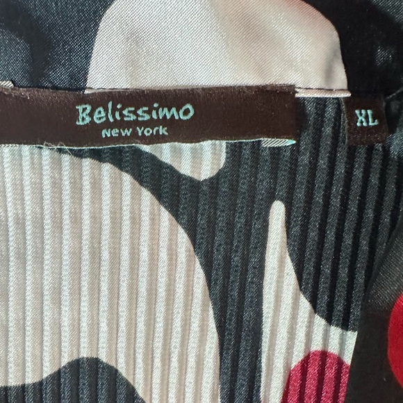 Elegant Women's Red and Black Button-Down Shirt - Picture 2 of 7